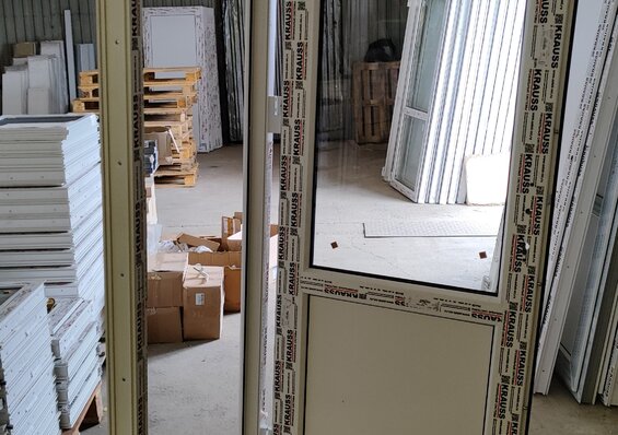 Однокамерная входная пластиковая дверь из дверного профиля 