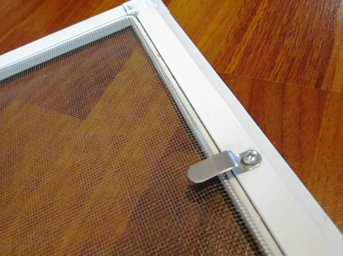 Противомоскитная сетка: предназначение, крепление, свойства