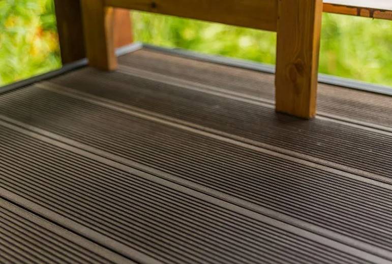 Террасная доска: виды и особенности