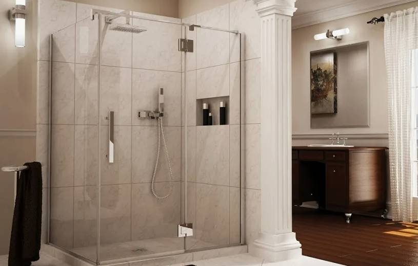 Стеклянные душевые кабины в маленькой ванной: как сэкономить пространство и добавить света