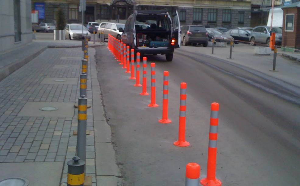 Надувные ограничители на дорогах