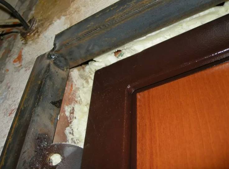 Как усилить защитные свойства входной двери?