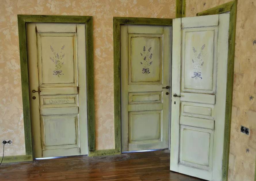 Как отреставрировать старую дверь?
