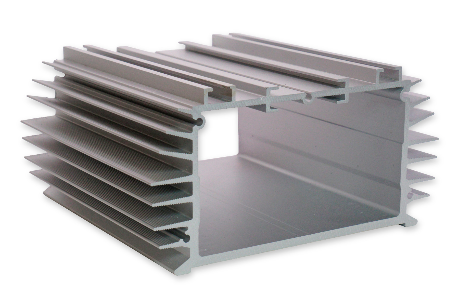 Преимущества алюминиевых профилей для магистрального освещения