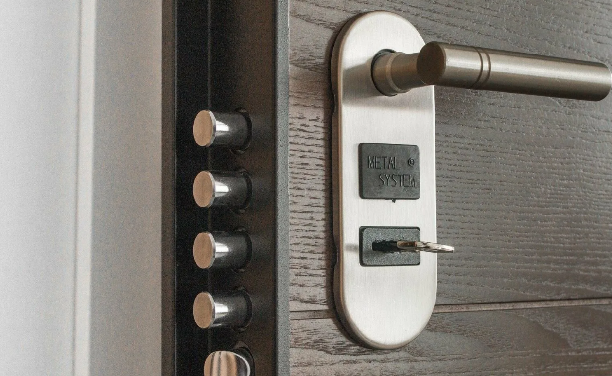 Современные способы декора стеклянных дверей