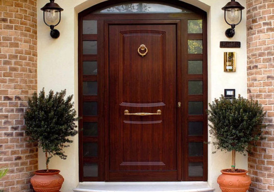 Толстая дверь входная. Входная дверь в дом. Входные двери в загородный дом. Двойная входная дверь в частный дом. Красивые входные двери в квартиру.