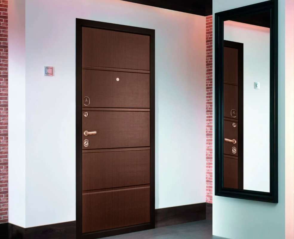 Дешевая входная дверь — причина возникновения стресса