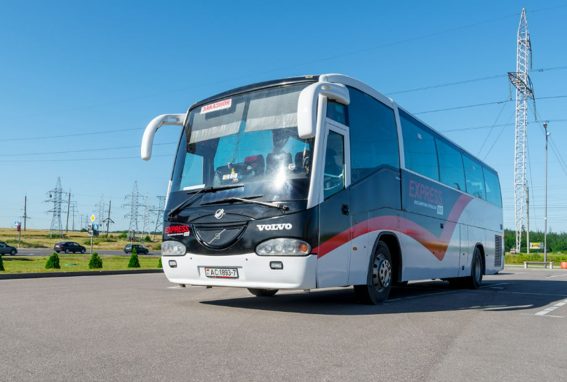 Туры из минска на автобусе. Финвал перевозчик автобус. Микроавтобус в аэропорту. EXPRESSBUS. Маршрут 300 автобуса Москва.