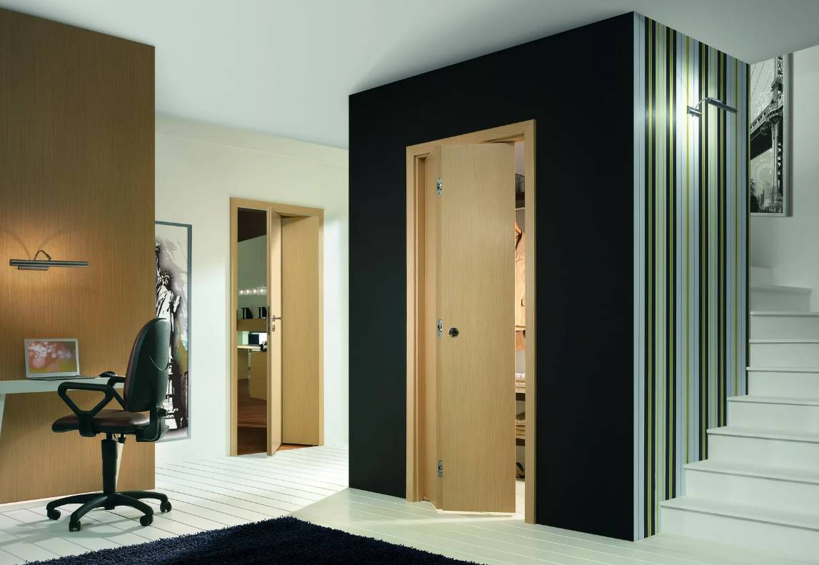 Двери-гармошка: экономия пространства в деревянном доме