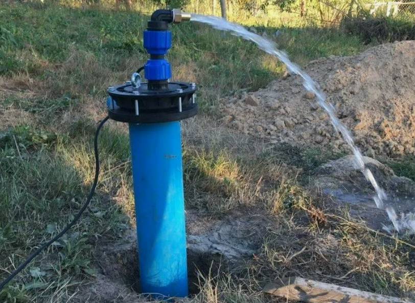 Бурение скважин на воду играет критическую роль в обеспечении жилых комплексов и частных домов водоснабжением